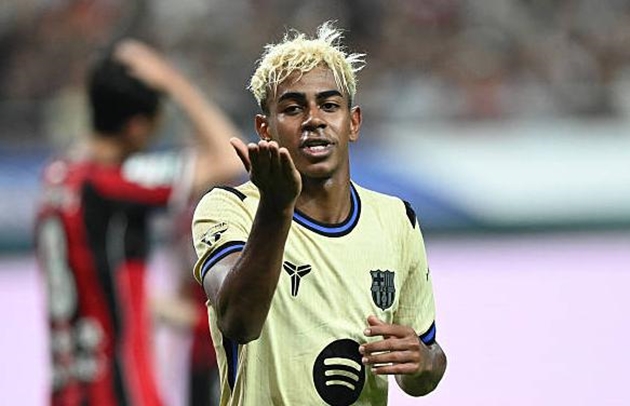 Lamine Yamal tiếp tục tỏa sáng trong màu áo Barcelona.