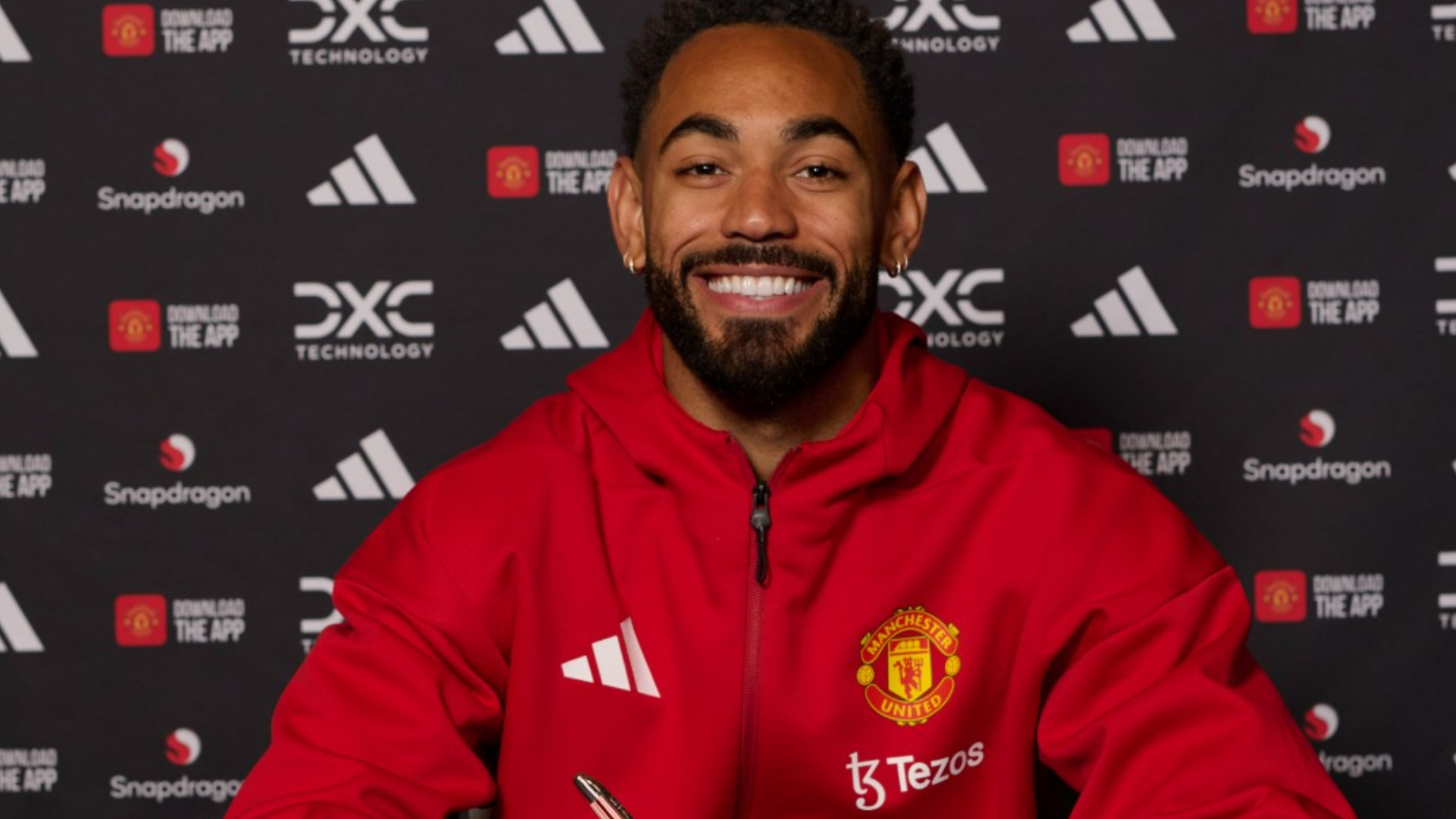 Man Utd tăng cường hỏa lực với Cunha