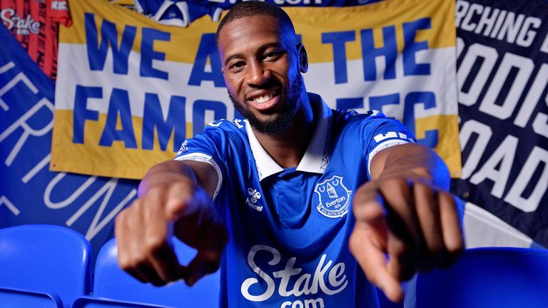 Beto chuyển đến Everton từ Udinese.