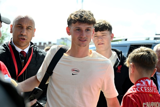 Tyler Morton chuẩn bị rời Liverpool.