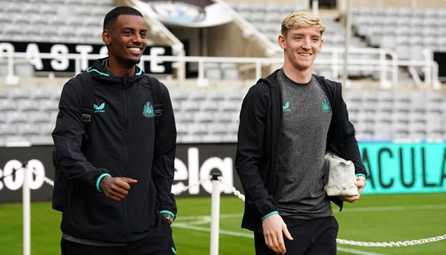 Ảnh bài viết Isak nổi loạn, bỏ du đấu để ép Newcastle chuyển nhượng?
