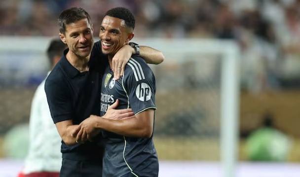 Alexander-Arnold trở thành mảnh ghép quan trọng với Xabi Alonso.