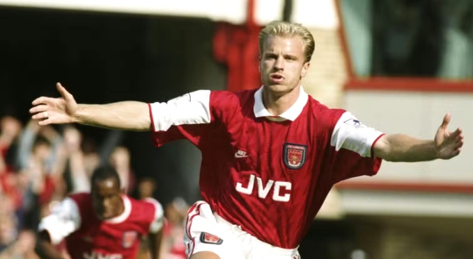 Dennis Bergkamp góp phần nâng tầm Arsenal.