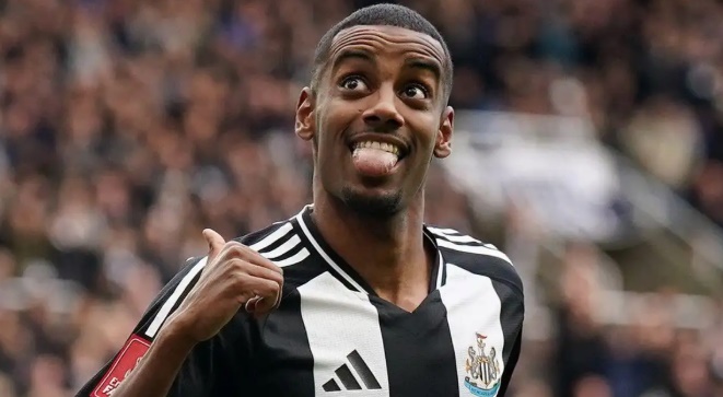 Isak muốn rời đi khiến Newcastle phải liên hệ Sesko.