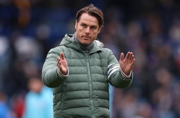 Scott Parker đối mặt với mùa giải hứa hẹn đầy chông gai với Burnley.