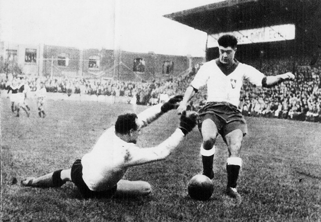 Roger Vandooren cùng Lille đối đầu Strasbourg năm 1946.