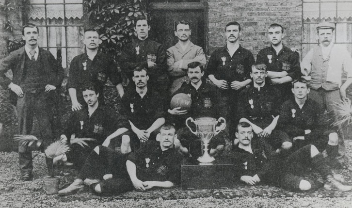 West Ham United có xuất thân là đội bóng của các công nhân ở xưởng đóng tàu Thames Ironworks F.C.