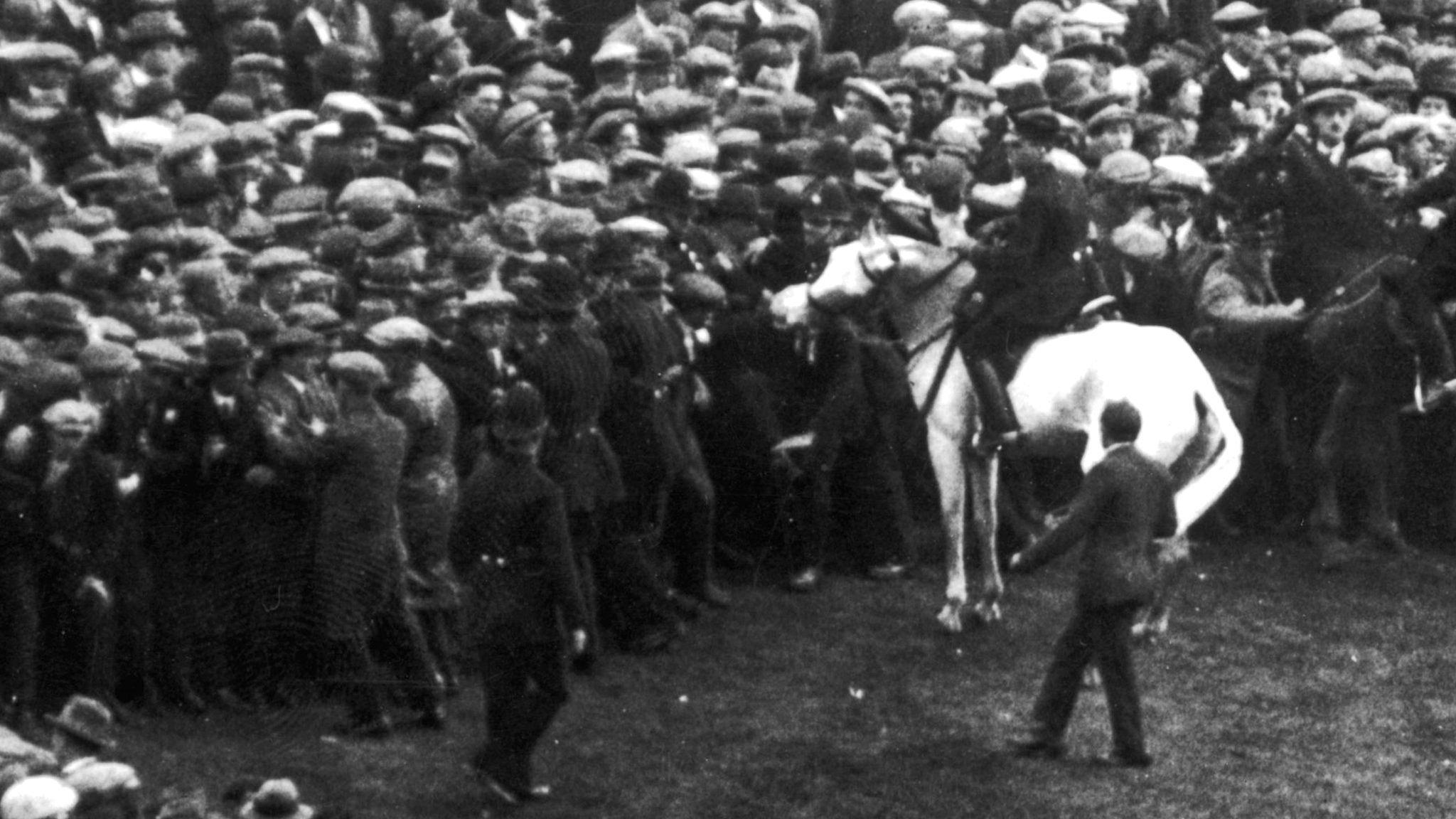 West Ham United và Bolton Wanderers từng tạo nên trận chung kết "Ngựa trắng" (White Horse Final) nổi tiếng trong lịch sử FA Cup.