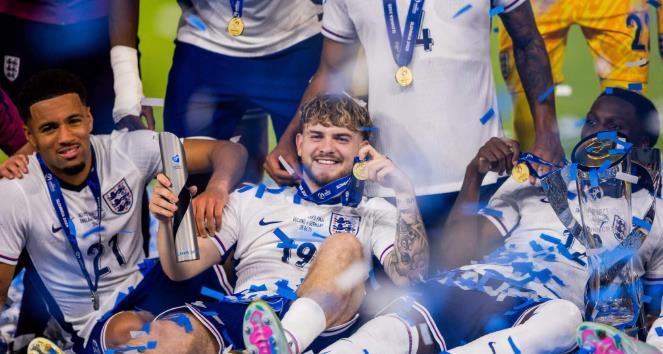 Harvey Elliott tỏa sáng ở giải U21 châu Âu.