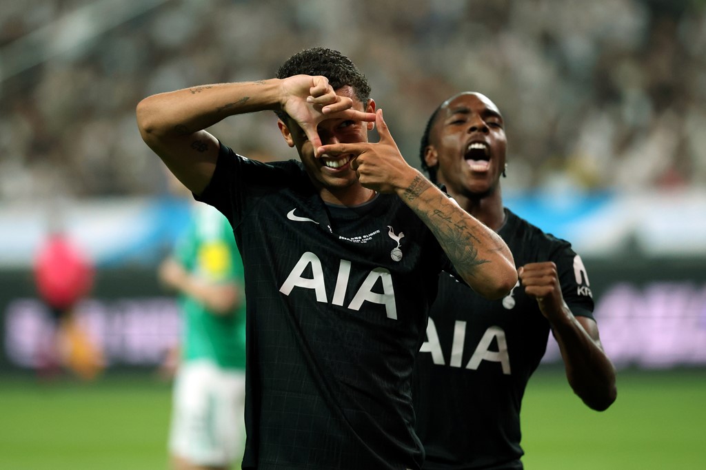 Tottenham sớm có bàn dẫn trước.