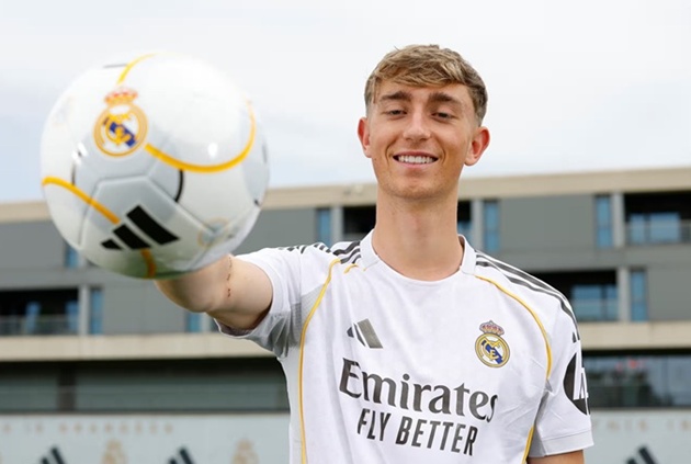 Dean Huijsen đang là cầu thủ U21 có phí chuyển nhượng đắt giá nhất hè này