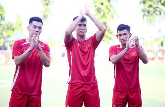Tiến Linh và các đồng đội gây quỹ từ thiện bằng một trận giao hữu.