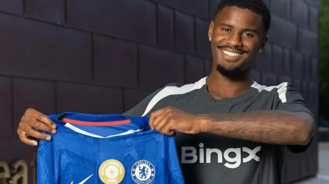 Ảnh bài viết Vừa tới Chelsea, tân binh Jorrel Hato đã 'gây chiến' với cả Ngoại hạng Anh