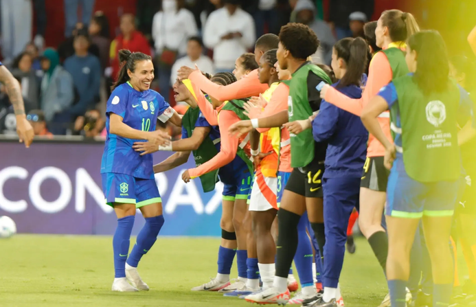Marta cùng các đồng đội ăn mừng sau khi giành chức vô địch Copa America 2025