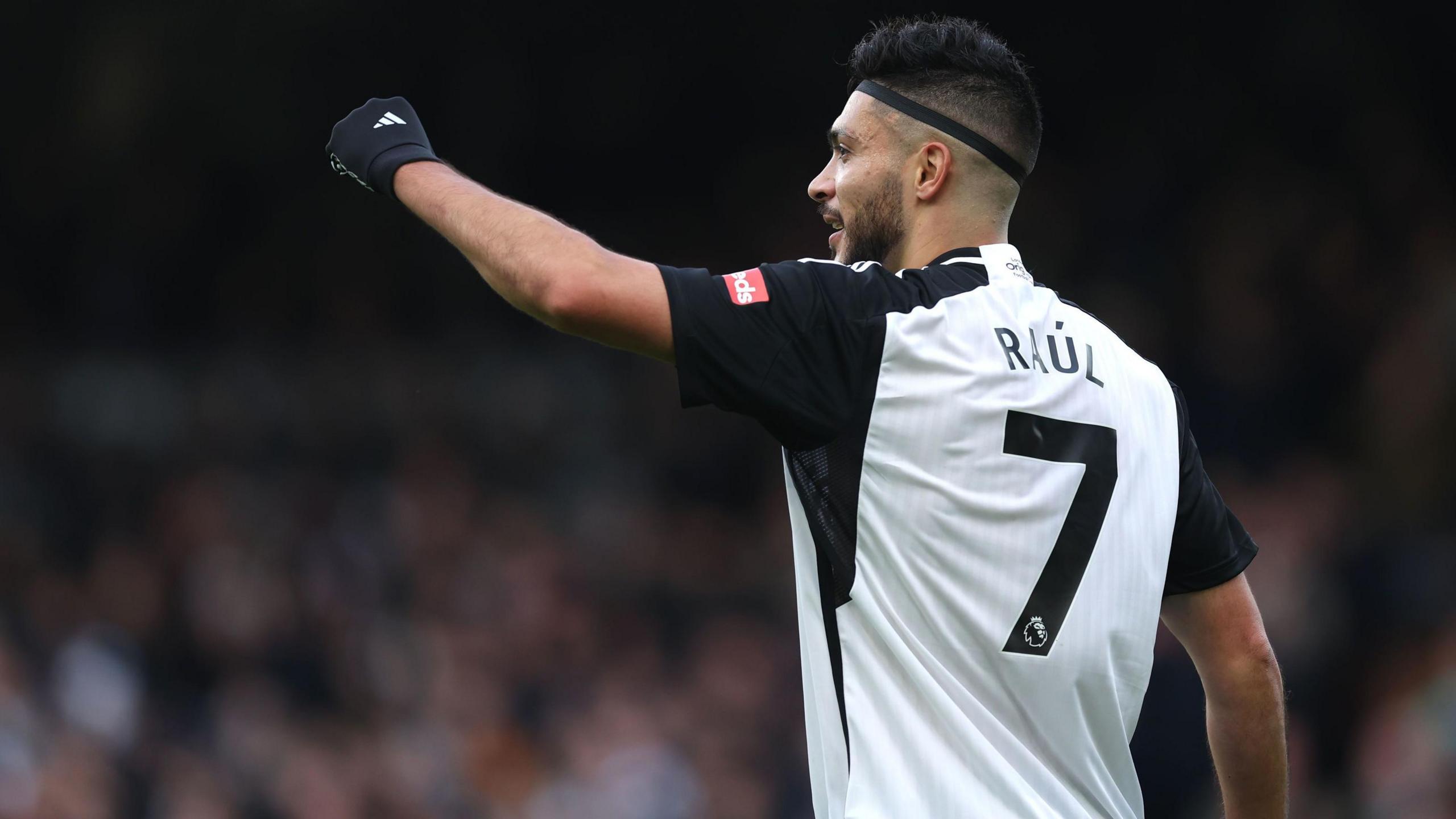 Raul Jimenez đã 34 tuổi nhưng vẫn là trung phong hàng đầu của Fulham.