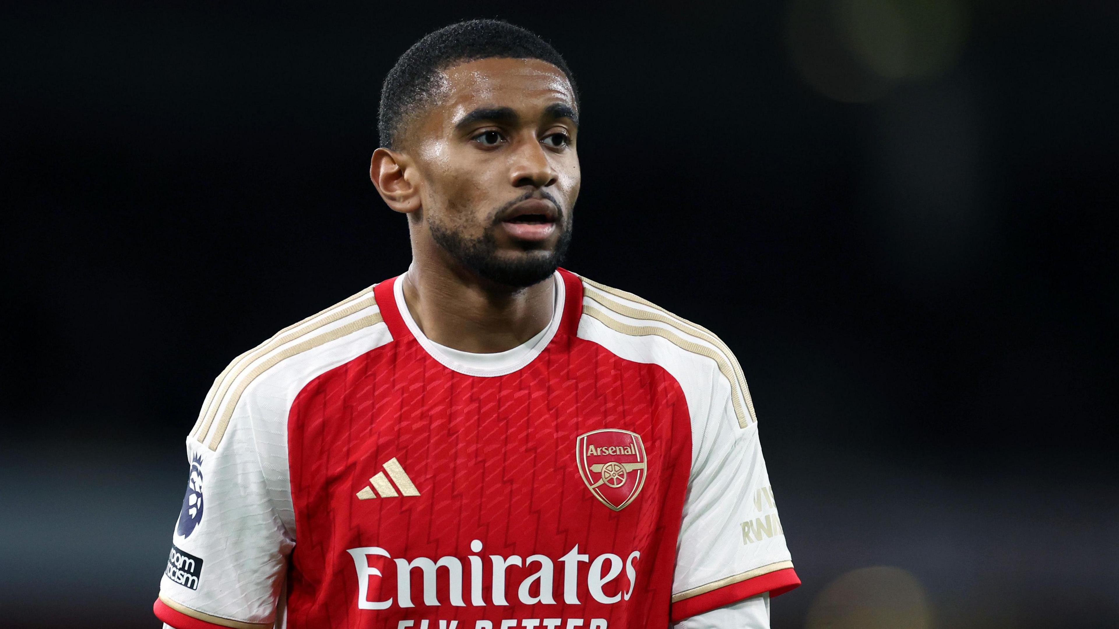 Fulham vẫn chưa thể hoàn tất thỏa thuận để tiếp tục mượn Reiss Nelson từ Arsenal.