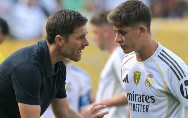 Ảnh bài viết Tchouameni, Guler và canh bạc của Real Madrid mùa 2025/26