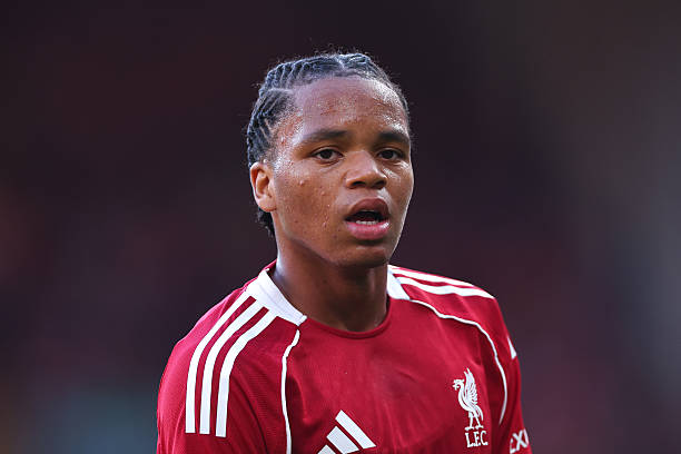 Ảnh bài viết Liverpool chi 300 triệu bảng, nhưng bất ngờ lớn nhất lại là một cậu bé 16 tuổi