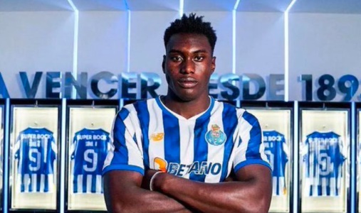 Samu Aghehowa lọt vào tầm ngắm của Newcastle.