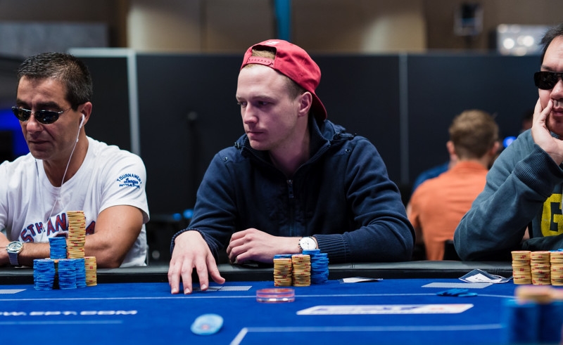 Senft là vị chiến lược gia sở hữu khả năng đánh Poker thượng thừa.