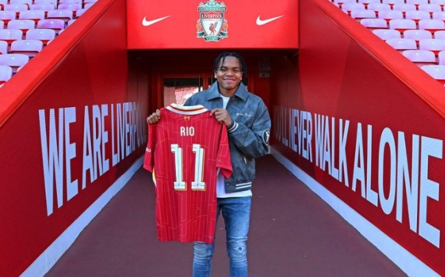Liverpool giành Rio Ngumoha từ tay Chelsea.
