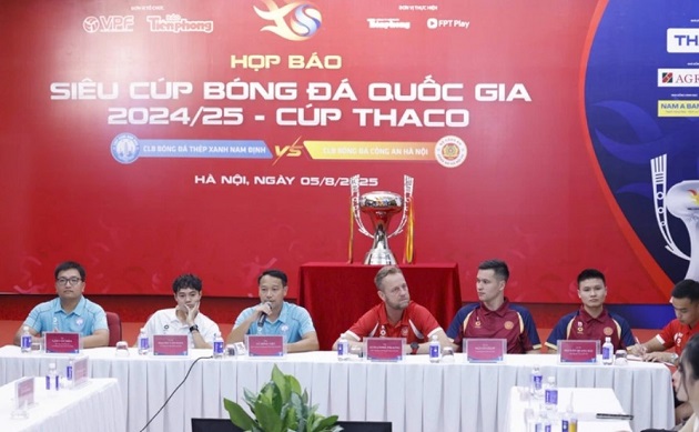Cả HLV Polking và Vũ Hồng Việt đều quyết tâm trước giờ bóng lăn.