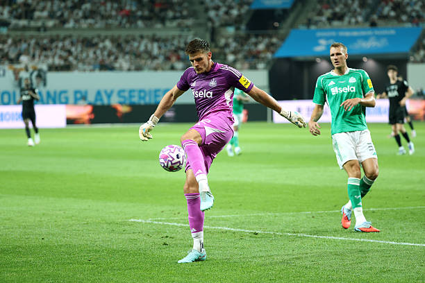 Nick Pope được tiến cử cho Man Utd.