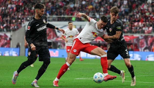 Benjamin Sesko đứng giữa 2 lựa chọn MU và Newcastle United.
