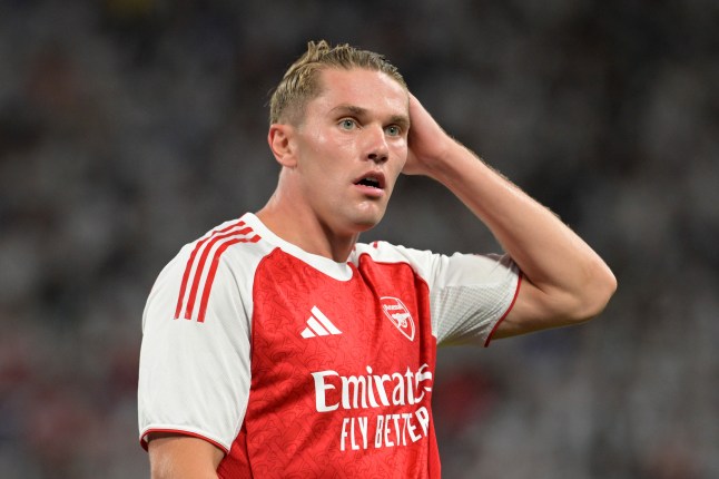 Ảnh bài viết Huyền thoại Arsenal đáp trả hoài nghi, bảo vệ bom tấn Gyokeres