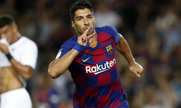 Suarez cũng rời Camp Nou trong sự khó chịu.