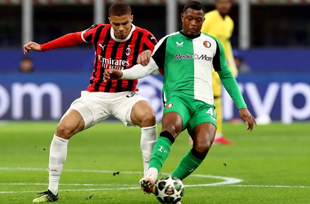 Milan từ chối đề nghị của Newcastle cho Thiaw.