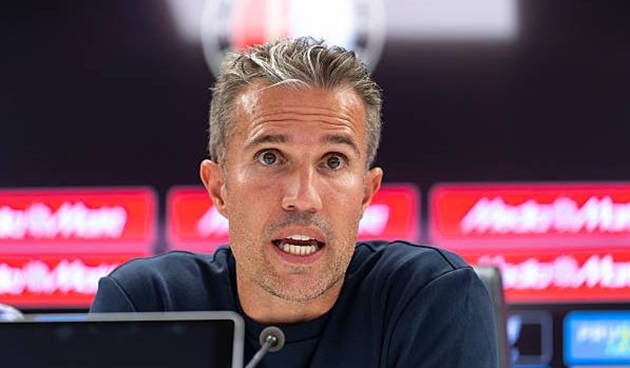 Ảnh bài viết Feyenoord đánh bại Fenerbahce, Van Persie đáp trả lời thách thức của Mourinho