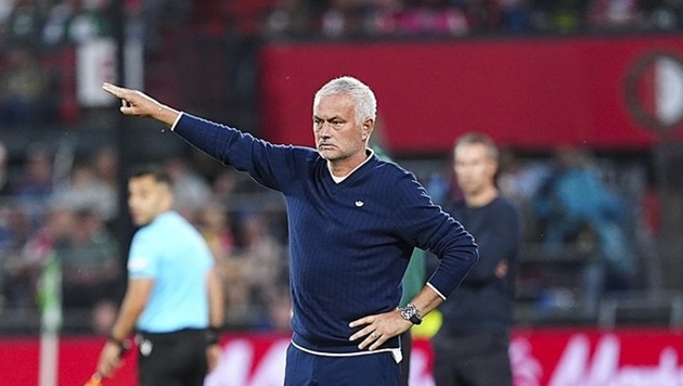Ảnh bài viết Mourinho tuyên chiến với Feyenoord sau thất bại 1-2: "Chào mừng đến địa ngục Kadikoy"