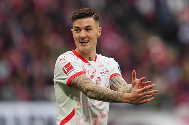 Benjamin Sesko chuẩn bị chuyển tới Manchester United.