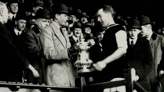 Villa giành FA Cup vào tháng Tư năm 1920.