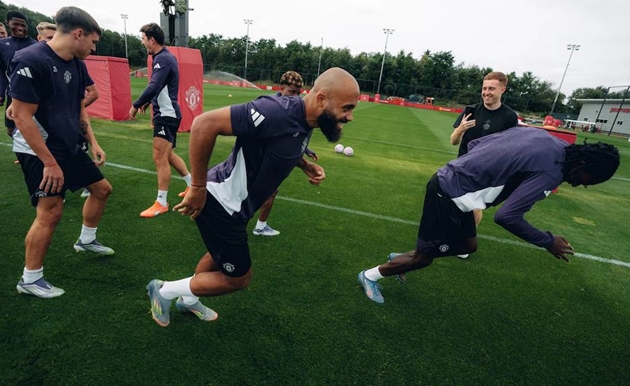 Manchester United mua trả góp những tân binh như Bryan Mbeumo.