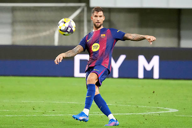 Inigo Martinez bất ngờ chia tay Barca.