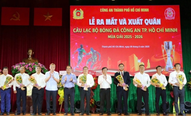 CLB Công an TP.HCM làm lễ ra mắt và xuất quân.