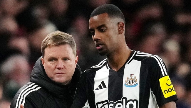 Eddie Howe gạt Isak khỏi đội hình.
