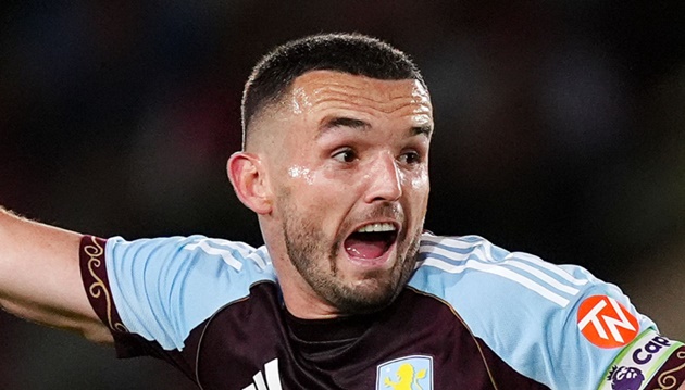 McGinn nằm trong tầm ngắm của Everton.