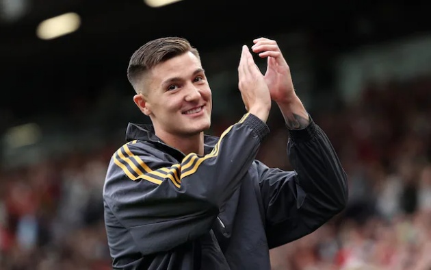 Hình ảnh đầu tiên của Sesko tại Old Trafford.