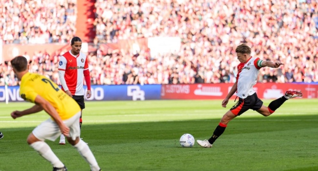 Sem Steijn ghi bàn đẳng cấp.