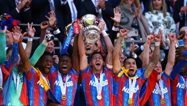 Palace rơi vào thế tiến thoái lưỡng.