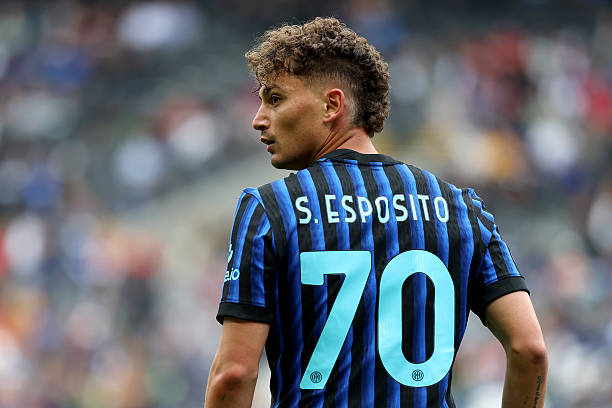 Ảnh bài viết Thương vụ Sebastiano Esposito: Canh bạc của Cagliari và chiến lược của Inter