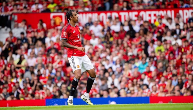 Ảnh bài viết Leny Yoro: Từ "triển vọng" đến biểu tượng cho sự trỗi dậy của Man United
