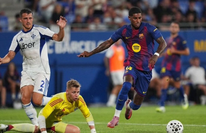 Rashford bỏ lỡ cơ hội mười mươi.