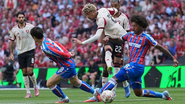Màn trình diễn tỏa sáng của các tân binh là niềm vui hiếm hỏi của Liverpool trận này.