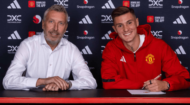 Sesko gia nhập Man United.