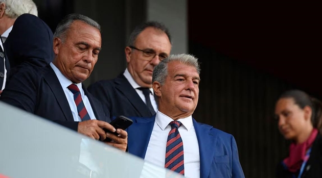 Joan Laporta tiết lộ tình trạng khó khăn của Barcelona hiện tại.