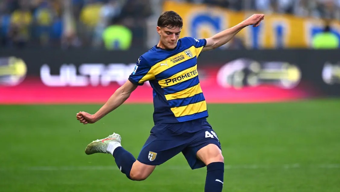 Giovanni Leoni được AC Milan quan tâm.